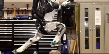 Reflekslərdən daha sürətli robot çəkmələr