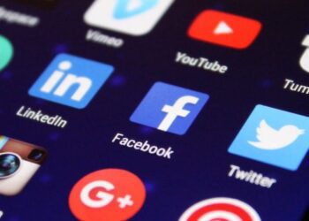 Sosial media platformaları dezinformasiyaya görə yoxlanılır