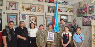 Şəhid Əlizadə Pərvin Vüqar oğlunun doğum günü münasibəti ilə anım mərasimi keçirilİb
